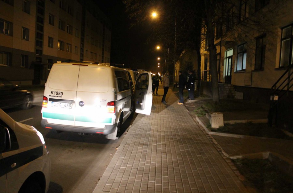 Savaitgalis Jonavoje: neblaivi motina sumušė neblaivią nepilnametę dukterį