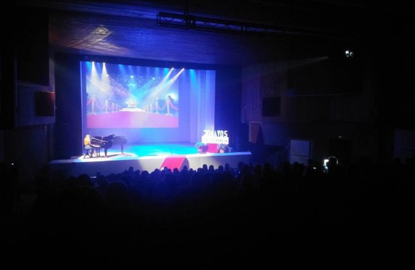 Kultūros centro didžioji scena sekmadienį buvo skirta jauniesiems talentams