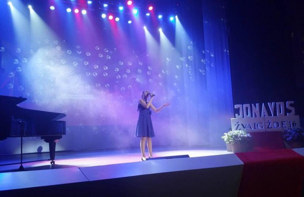 Kultūros centro didžioji scena sekmadienį buvo skirta jauniesiems talentams