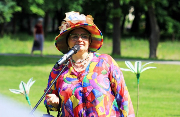 Ramybės skvere vaikai pasodino spalvotų gėlių pievą