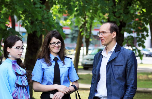 Ramybės skvere vaikai pasodino spalvotų gėlių pievą