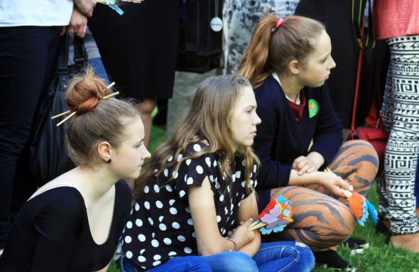 Ramybės skvere vaikai pasodino spalvotų gėlių pievą