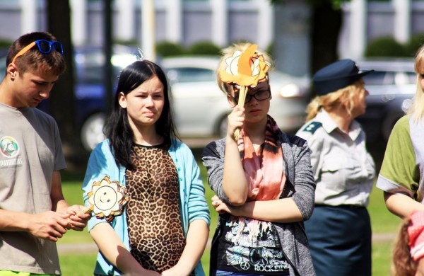 Ramybės skvere vaikai pasodino spalvotų gėlių pievą