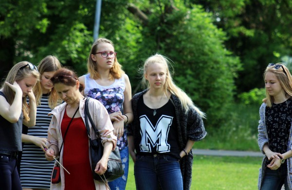 Ramybės skvere vaikai pasodino spalvotų gėlių pievą