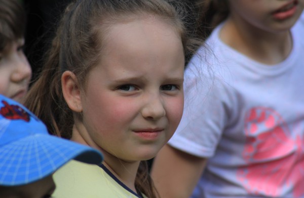 Ramybės skvere vaikai pasodino spalvotų gėlių pievą