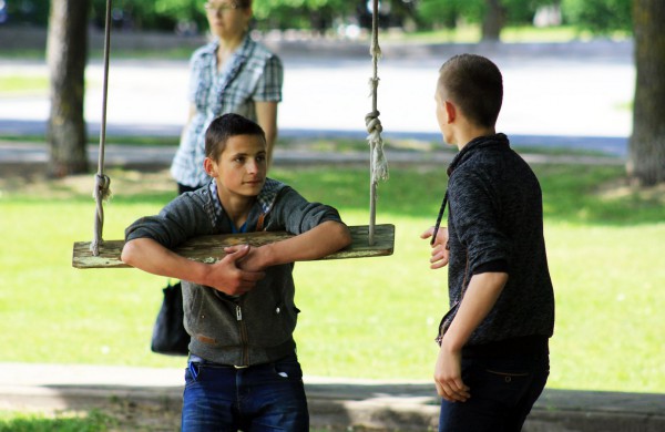 Ramybės skvere vaikai pasodino spalvotų gėlių pievą