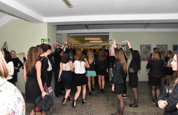 Abiturientams nuaidėjo paskutinis skambutis