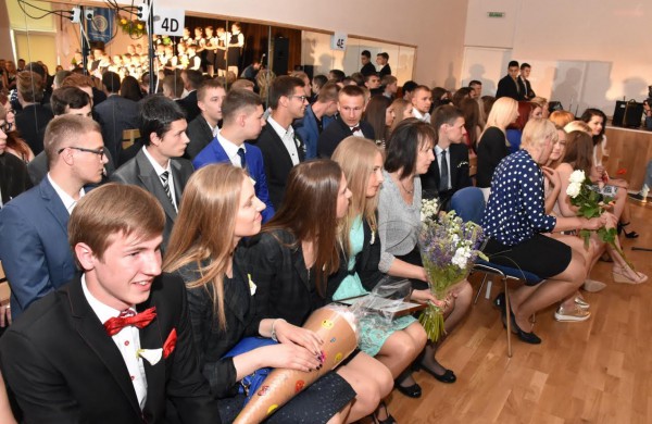 Abiturientams nuaidėjo paskutinis skambutis