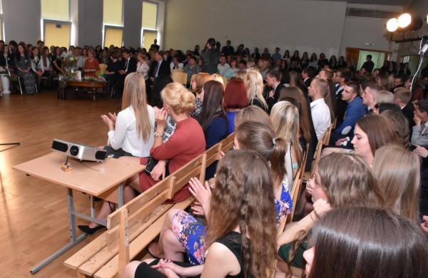 Abiturientams nuaidėjo paskutinis skambutis