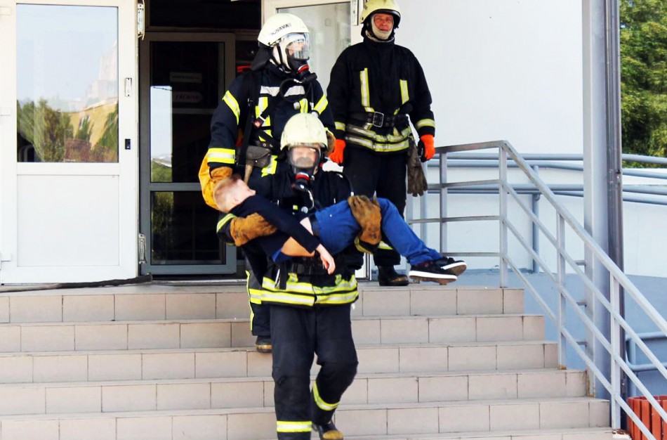 Jonavos mokyklų vaikai varžėsi jaunųjų paramedikų varžybose