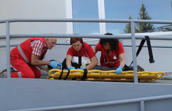 Jonavos mokyklų vaikai varžėsi jaunųjų paramedikų varžybose