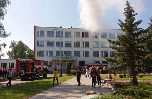 Jonavos mokyklų vaikai varžėsi jaunųjų paramedikų varžybose