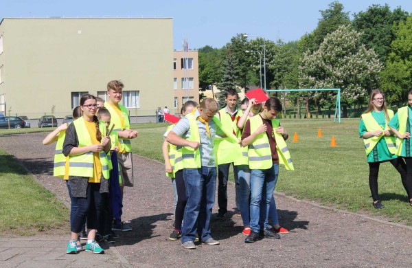 Jonavos mokyklų vaikai varžėsi jaunųjų paramedikų varžybose
