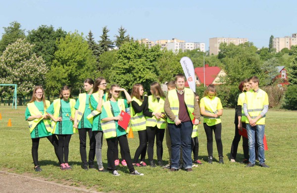 Jonavos mokyklų vaikai varžėsi jaunųjų paramedikų varžybose