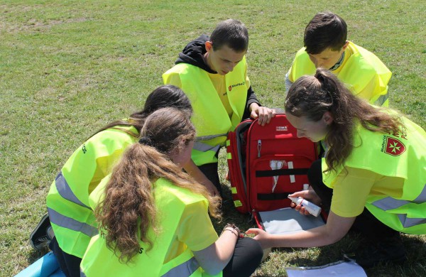 Jonavos mokyklų vaikai varžėsi jaunųjų paramedikų varžybose