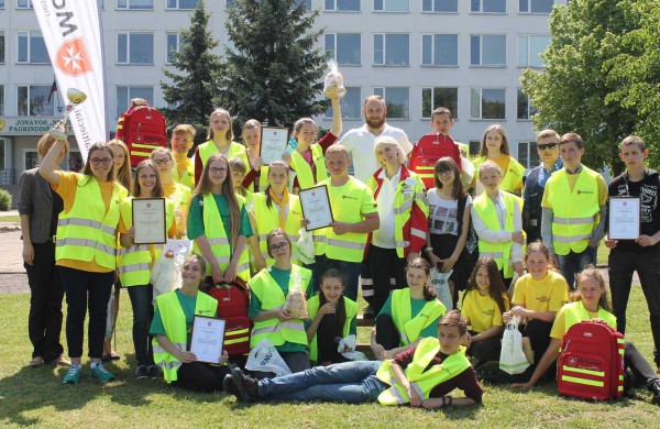 Jonavos mokyklų vaikai varžėsi jaunųjų paramedikų varžybose