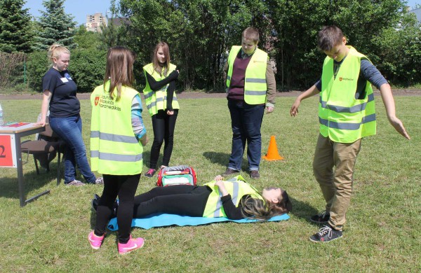 Jonavos mokyklų vaikai varžėsi jaunųjų paramedikų varžybose