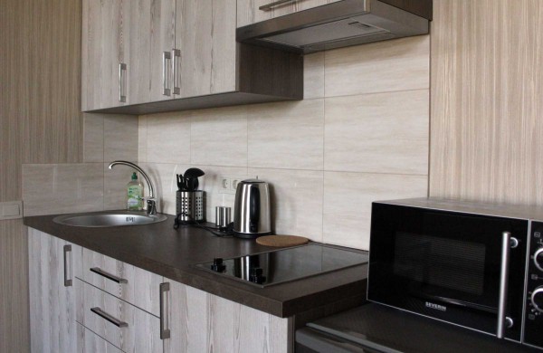 Jonavoje atsidarė „Svečių namai“, tačiau įkaušę naktiniai lankytojai – nelaukiami