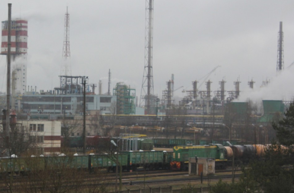 Nuo pastolių nukrito darbininkas