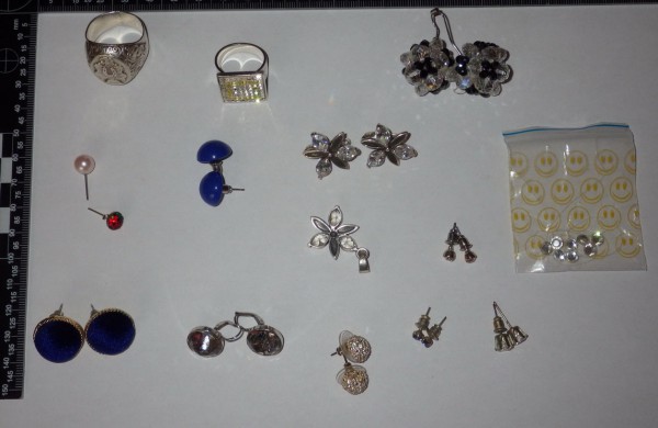 Jonavos pareigūnai vėl kviečia atsiliepti. Gal šie daiktai jūsų?