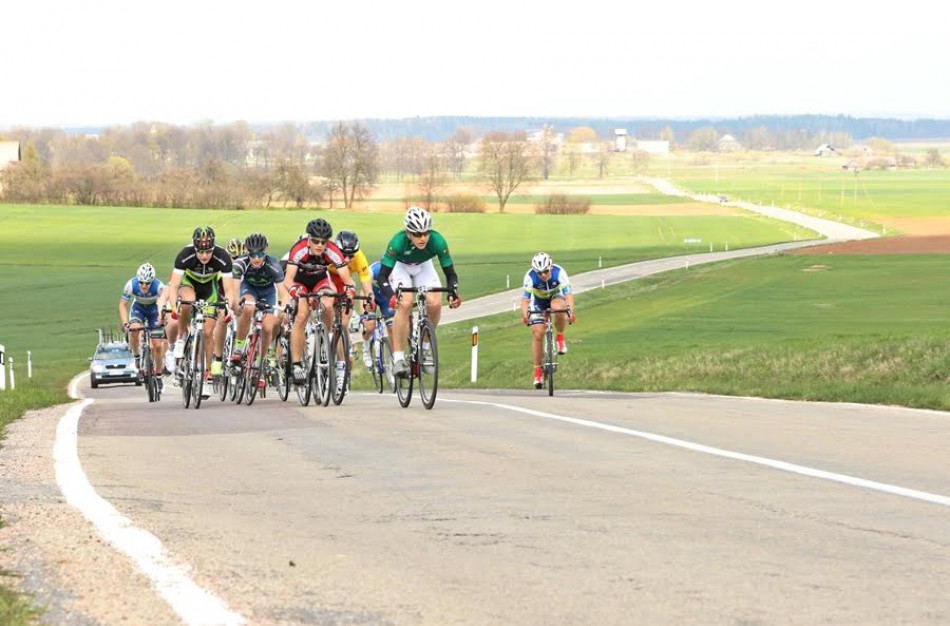 Savaitgalį dviratininkų lenktynės ribos eismą Jonavos gatvėse
