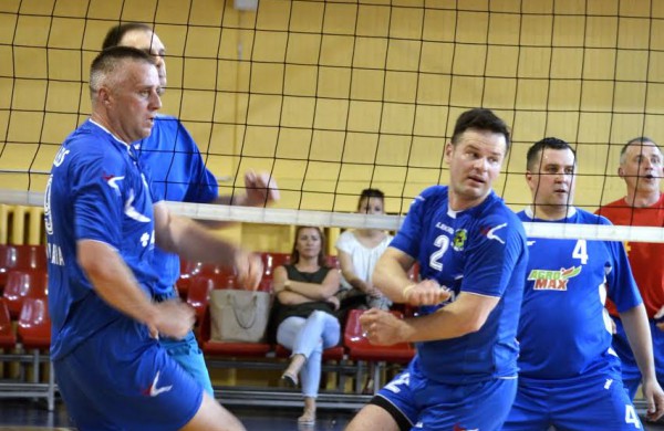 Tinklinio pirmenybės: „Dobilas“ apgynė čempionų titulą, „Baldai Jums“ iškovojo „Paguodos“ taurę