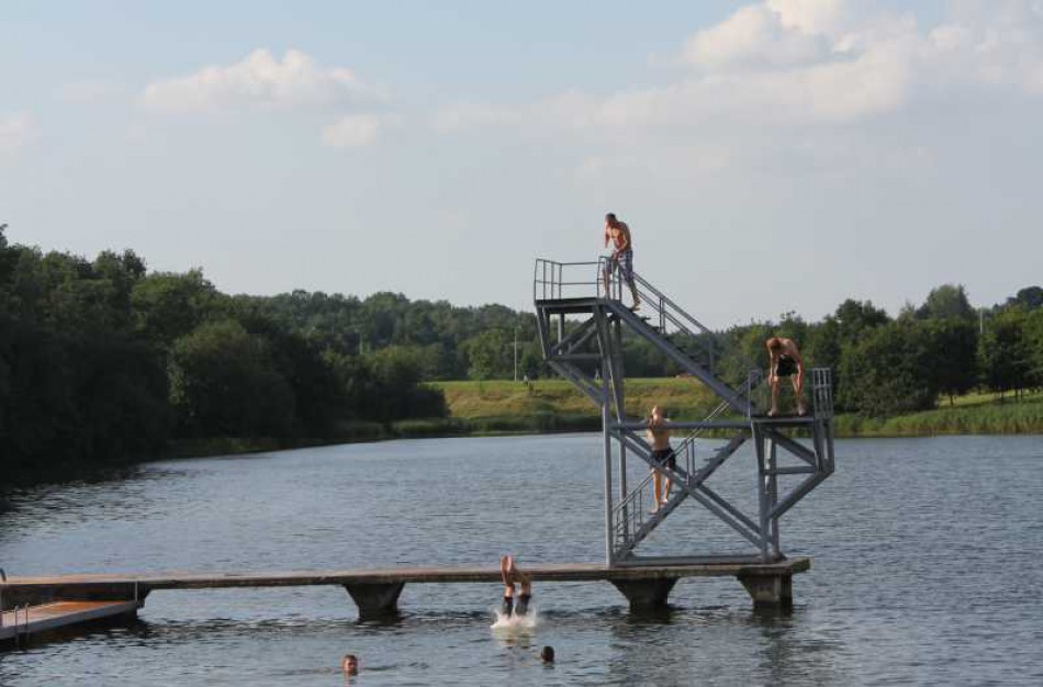 Lietuvoje oficialiai pradedamas maudymosi sezonas