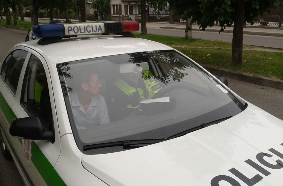 Prezidento gatvėje – motorolerio ir taksi automobilio kaktomuša