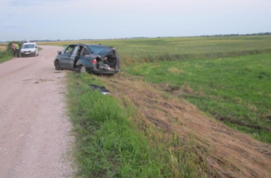 Apvirtus automobiliui nukentėjo 23 metų vyras