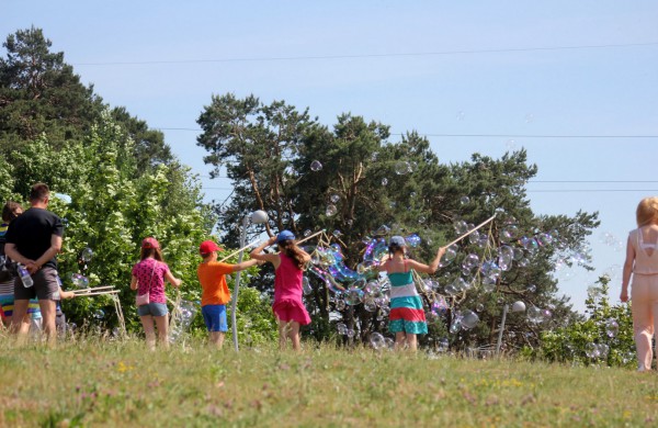 Joninių slėnyje jonaviečiai pasitiko vasarą