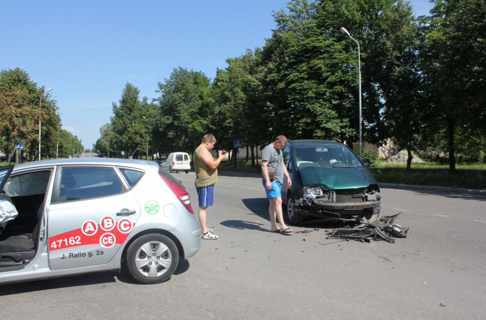Į avariją pateko mokomasis automobilis