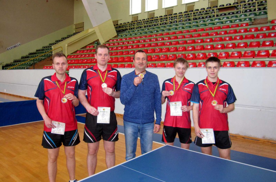 Bronzinis Jonavos stalo teniso komandos pasirodymas