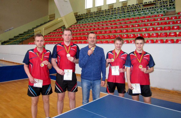 Bronzinis Jonavos stalo teniso komandos pasirodymas