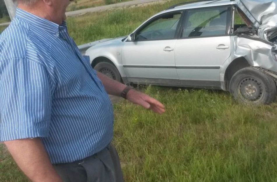 Išoruose - lengvojo automobilio ir vilkiko avarija