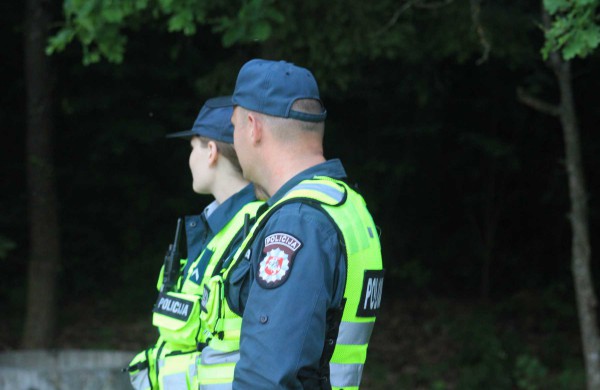 Šveicarijoje narai ieško galimai nuskendusio žmogaus