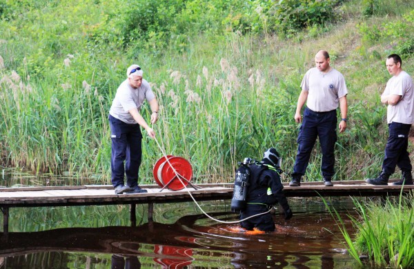 Šveicarijoje narai ieško galimai nuskendusio žmogaus
