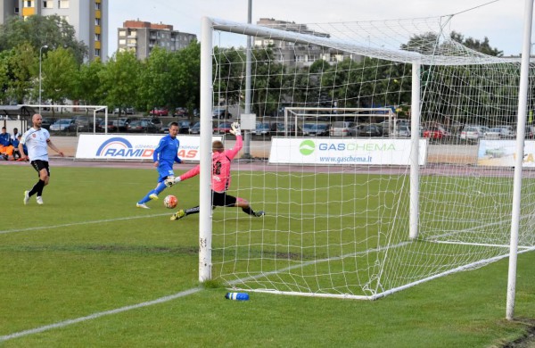 Kovingose rungtynėse – lentelės kaimynų lygiosios