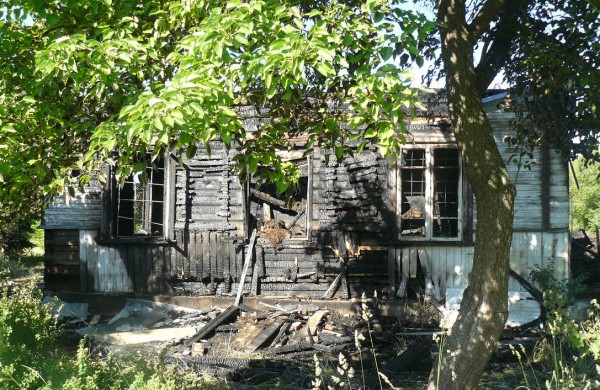 Dumsių seniūnijoje sudegė sodyba, įtariamas padegimas