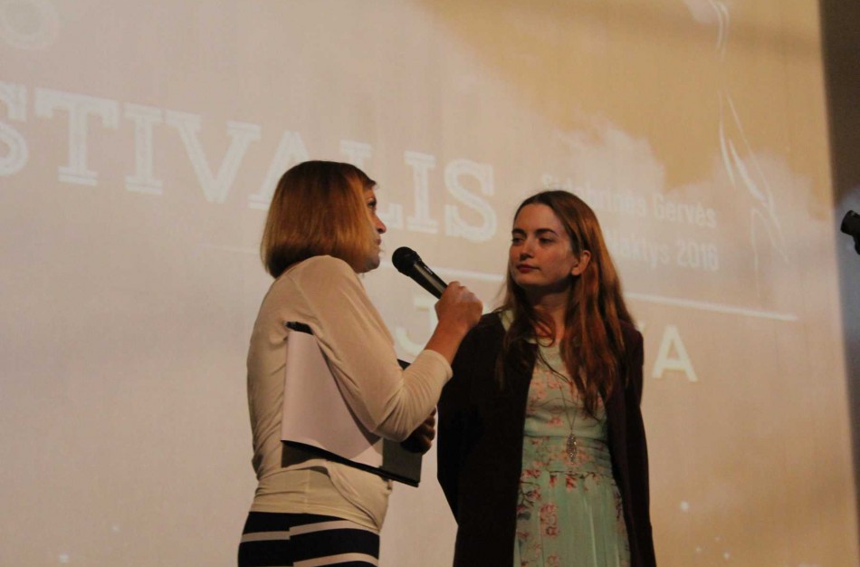 Kino festivalį „Sidabrinės gervės naktys“ Jonavoje sugadino kelios dešimtys jaunuolių