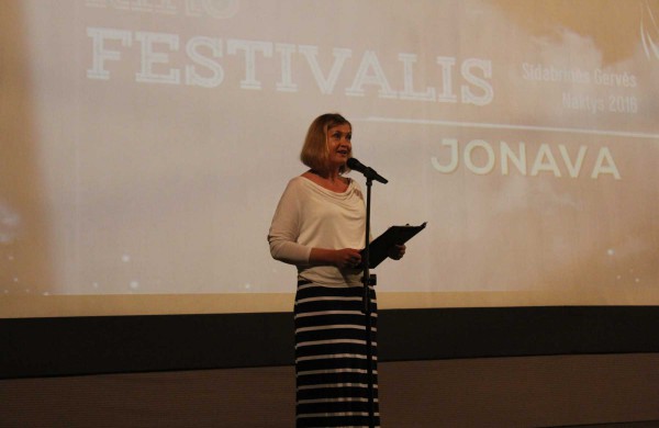 Kino festivalį „Sidabrinės gervės naktys“ Jonavoje sugadino kelios dešimtys jaunuolių