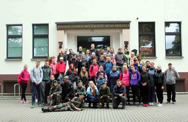 Apleistoje raketų bazėje žygeiviai ieškojo istorijos pėdsakų 