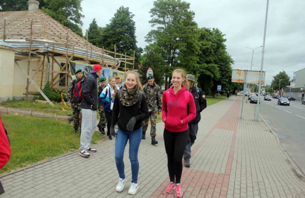 Apleistoje raketų bazėje žygeiviai ieškojo istorijos pėdsakų 