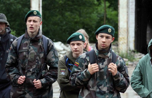 Apleistoje raketų bazėje žygeiviai ieškojo istorijos pėdsakų 