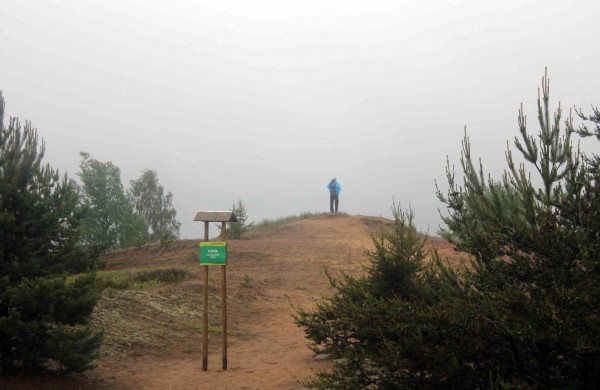 Apleistoje raketų bazėje žygeiviai ieškojo istorijos pėdsakų 