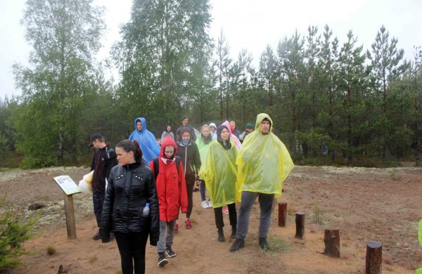 Apleistoje raketų bazėje žygeiviai ieškojo istorijos pėdsakų 