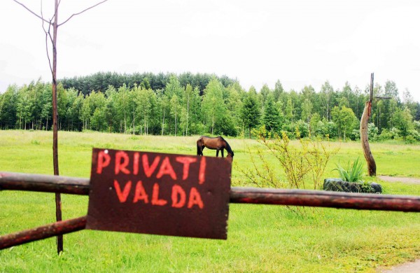 Apleistoje raketų bazėje žygeiviai ieškojo istorijos pėdsakų 