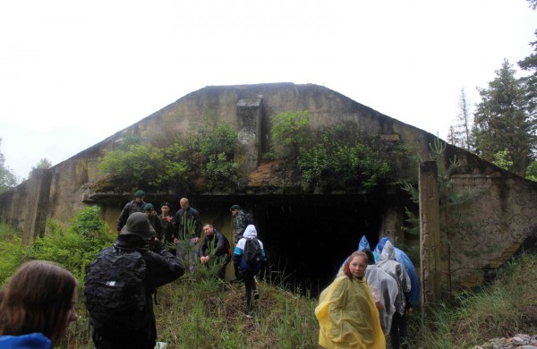Apleistoje raketų bazėje žygeiviai ieškojo istorijos pėdsakų 