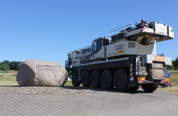 Prie Joninių slėnio buvęs akmuo perkeltas į kitą vietą