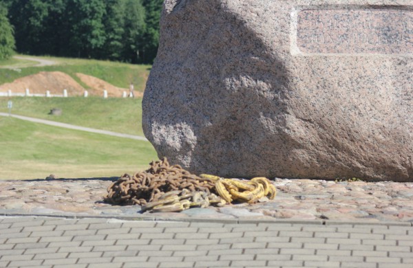 Prie Joninių slėnio buvęs akmuo perkeltas į kitą vietą