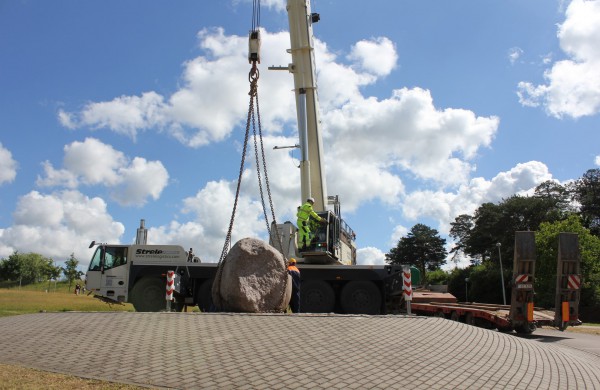 Prie Joninių slėnio buvęs akmuo perkeltas į kitą vietą